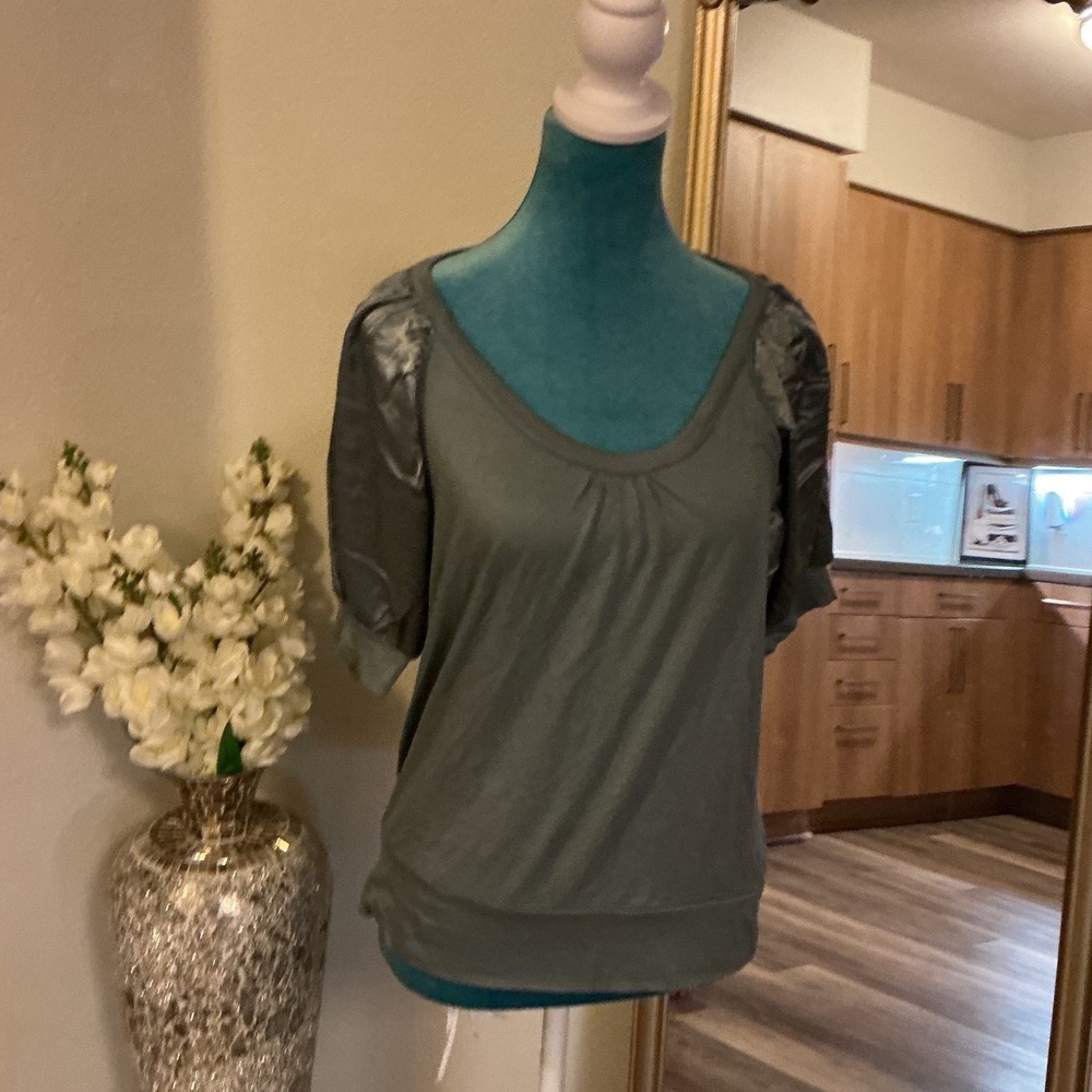 Gray Satin Puff‎ Sleeve Blouse VT30523 NWT M